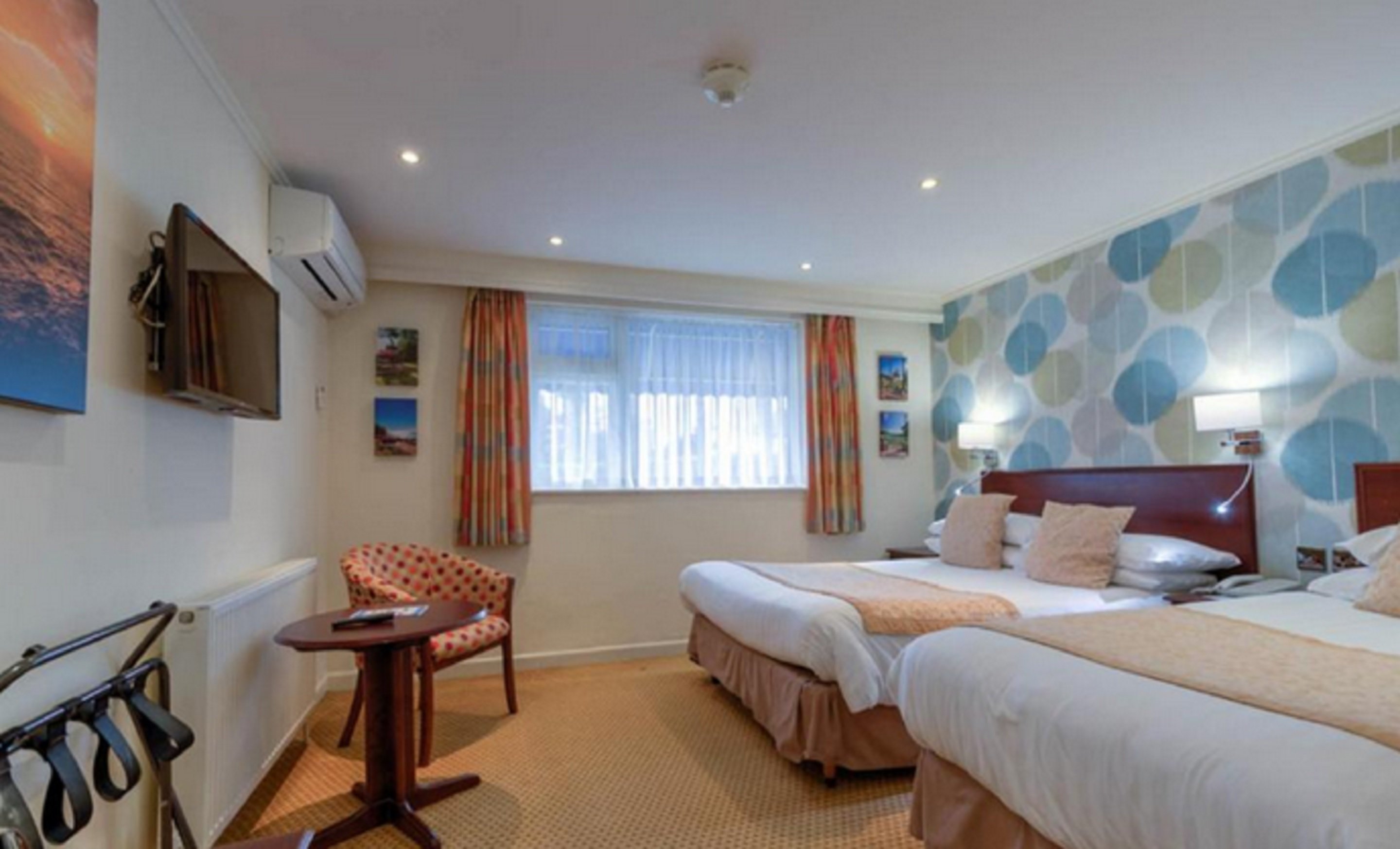 Langstone Cliff Hotel 12/80