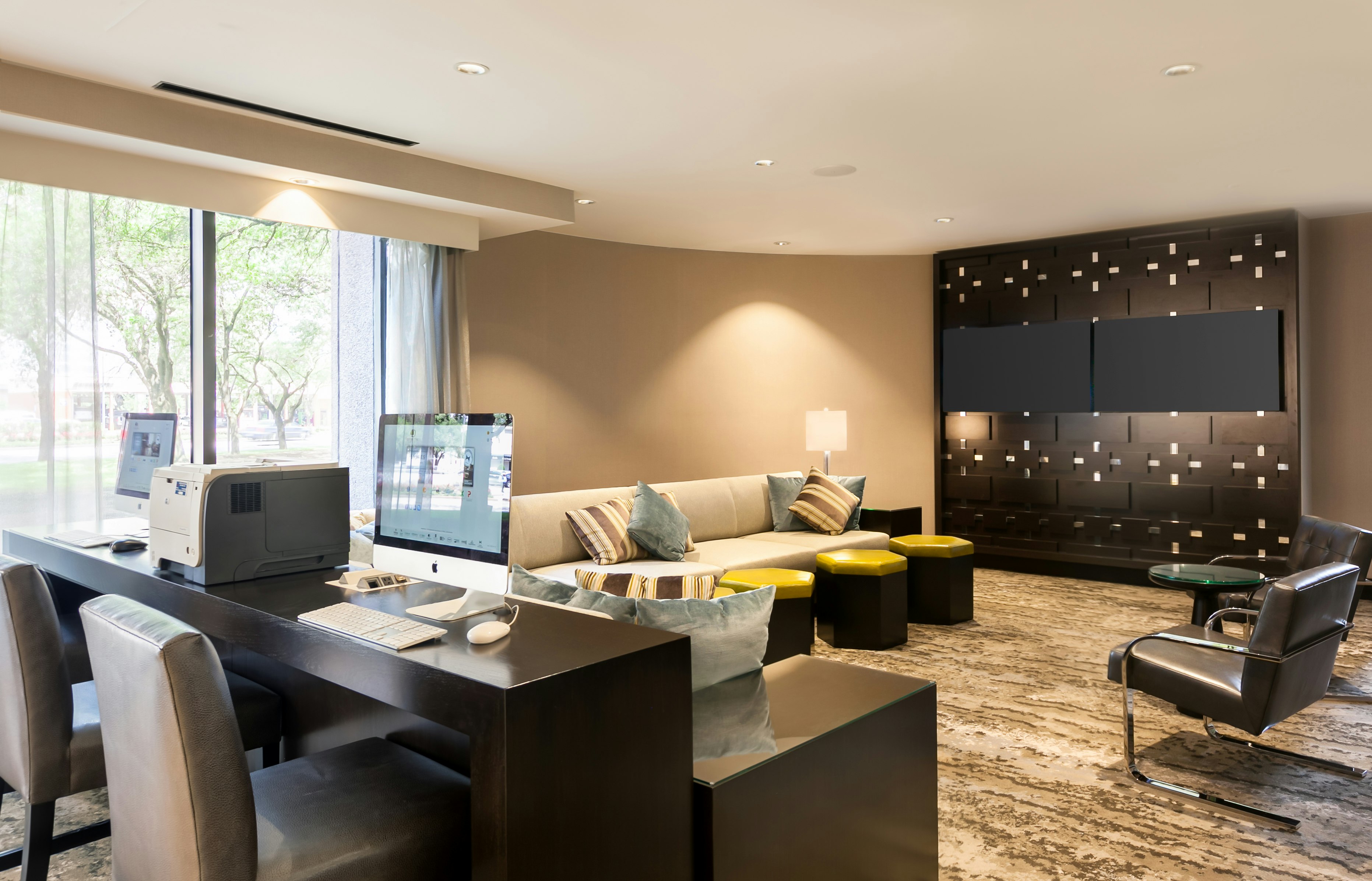 DoubleTree by Hilton Hotel & Suites Houston by the Galleria 19/26
