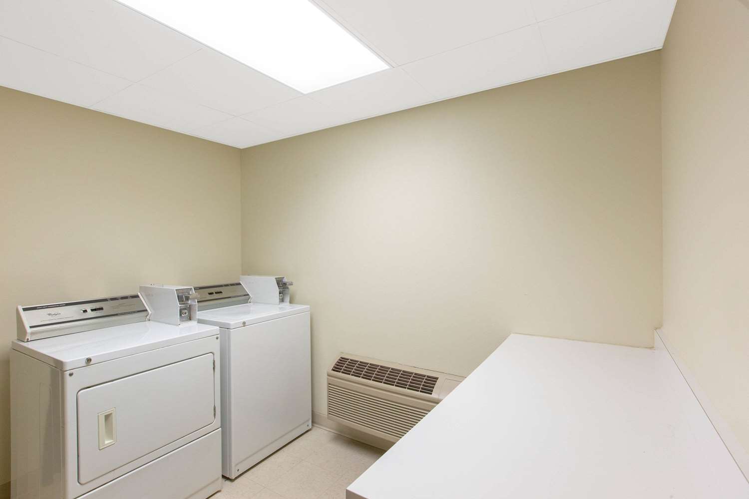AmericInn by Wyndham Ottumwa 24/24