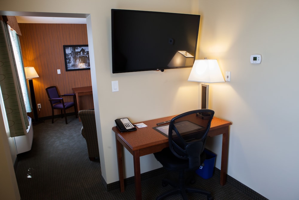 Best Western Plus Service Inn and Suites 42/56