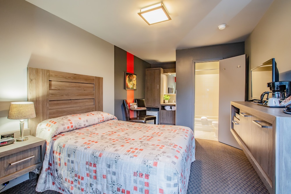 HOTEL MOTEL LE CHATEAUGUAY 5/26