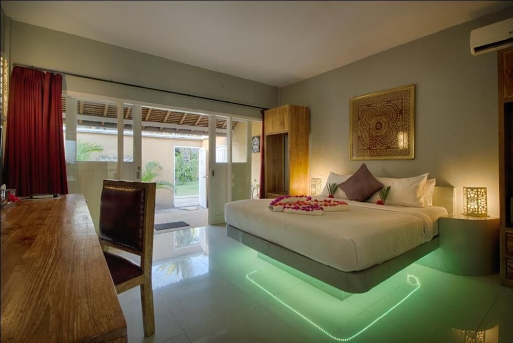 COURTYARD, SUITE, TERRACE