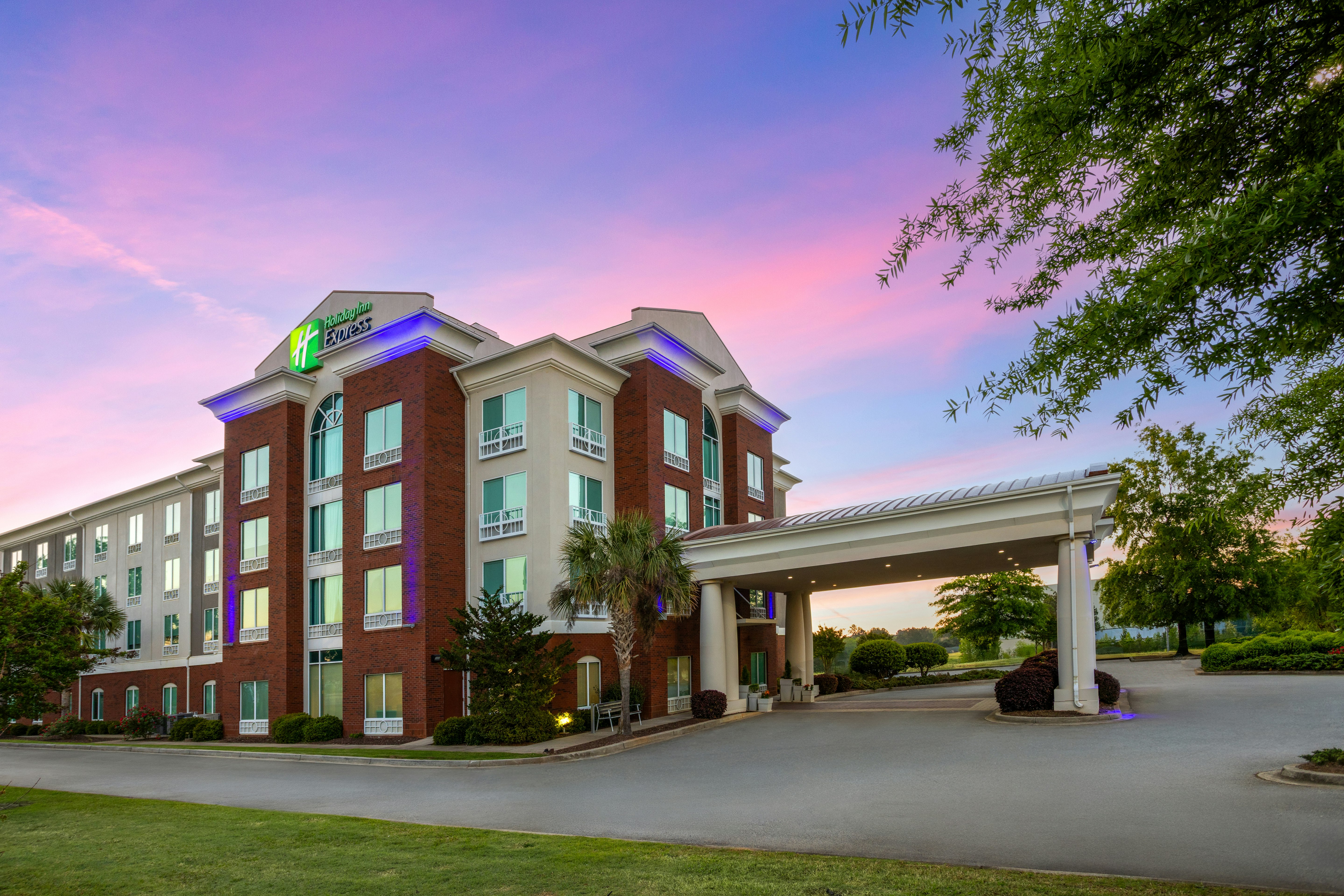 Holiday Inn Express Hotel And Suites Newberry 4/55