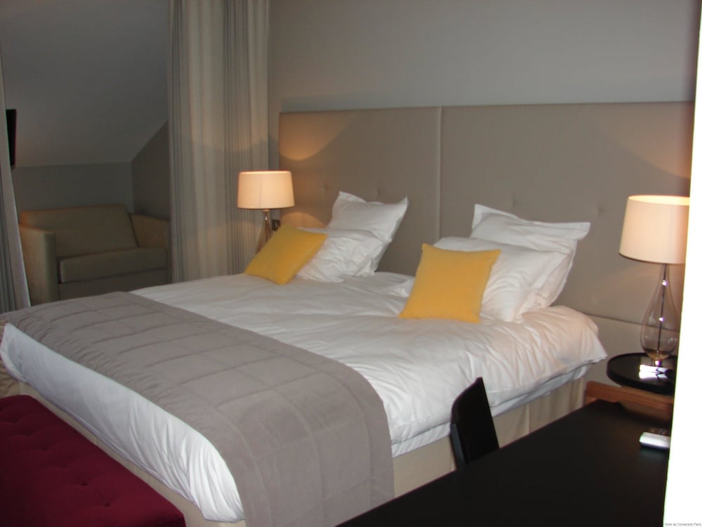 Hotel De L'Universite 7/50