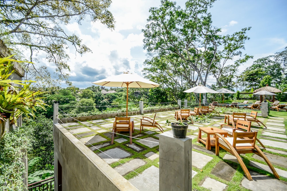 The Pandora Hotel 40/50