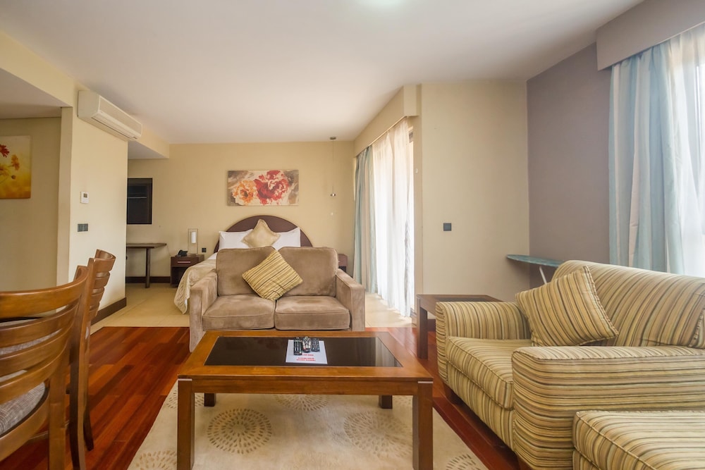 Taarifa Suites 33/50