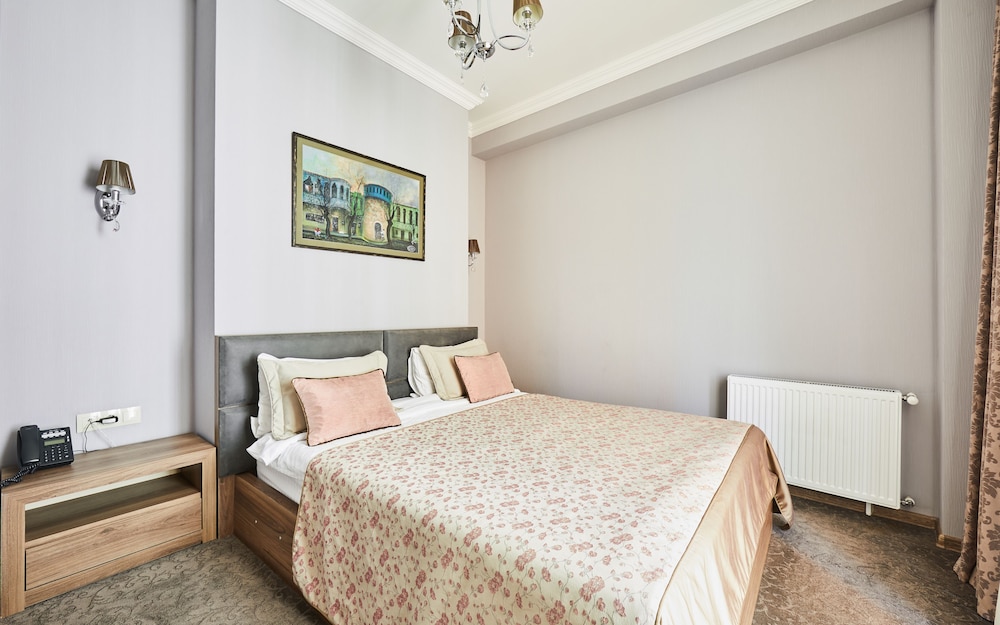 1 BEDROOM, DELUXE, SUITE