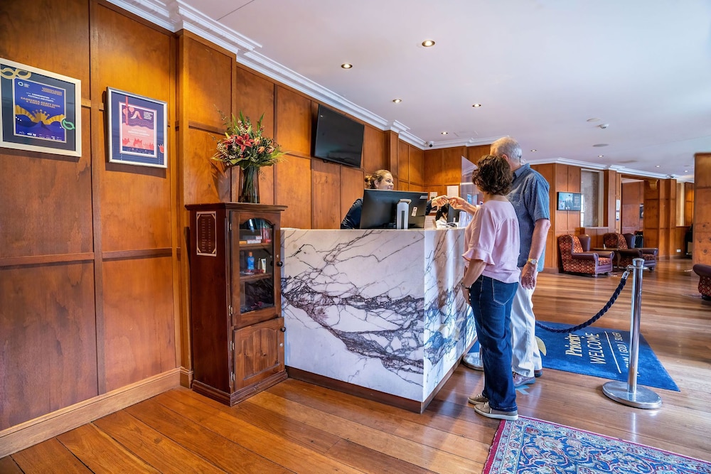 Mercure Canberra 7/41