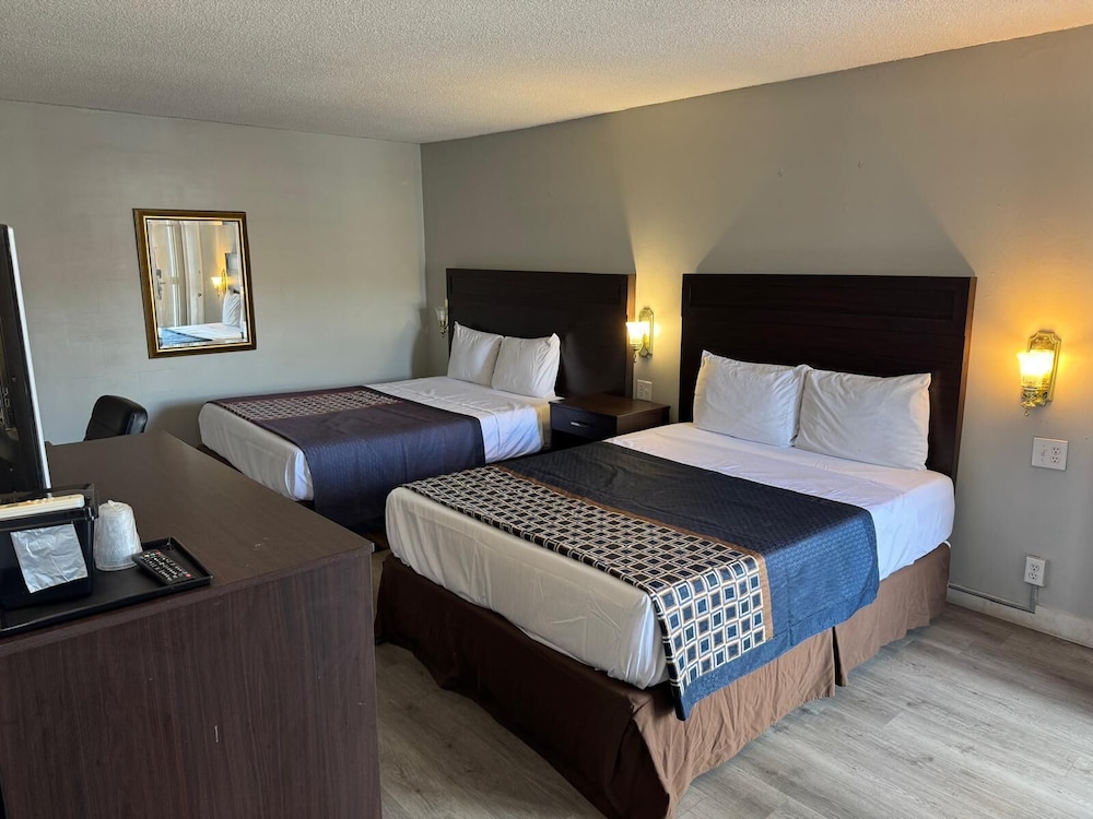 Holiday Lodge Wenatchee 8/42