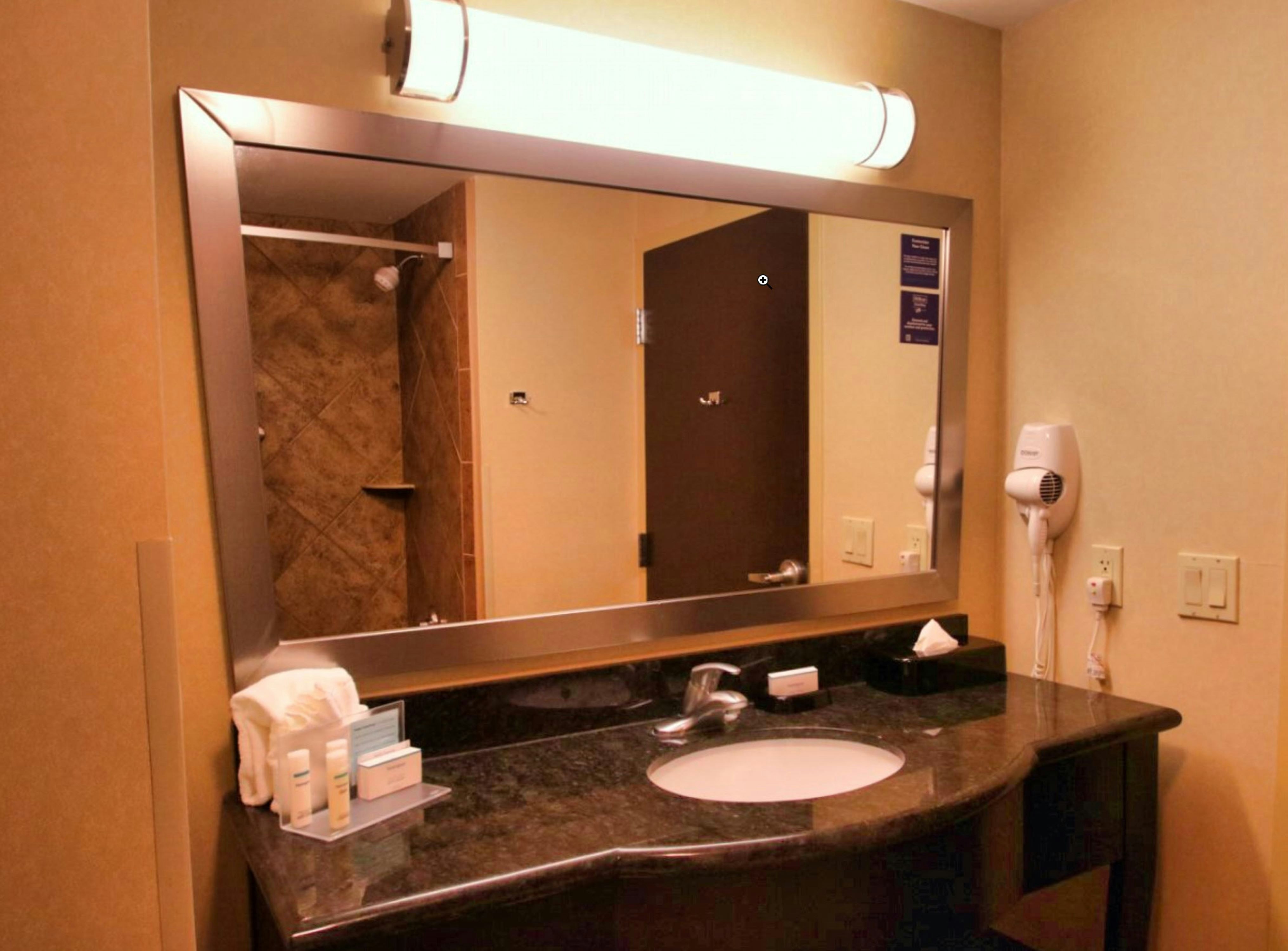 Room, King Bed, Hampton Inn & Suites Jacksonville - Beach Boulevard/Mayo Clinic Area 5/9