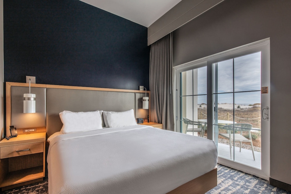 1 Bedroom, Suite, King Bed, Ocean Front, Sofa, Smoking