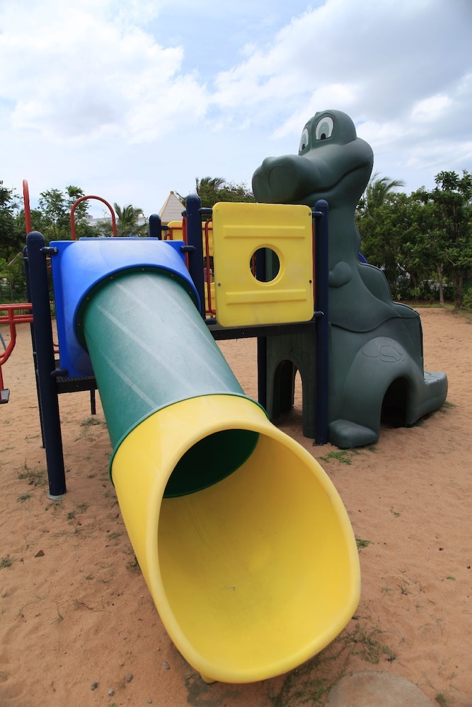 CHARIOT BEACH RESORT 44/50