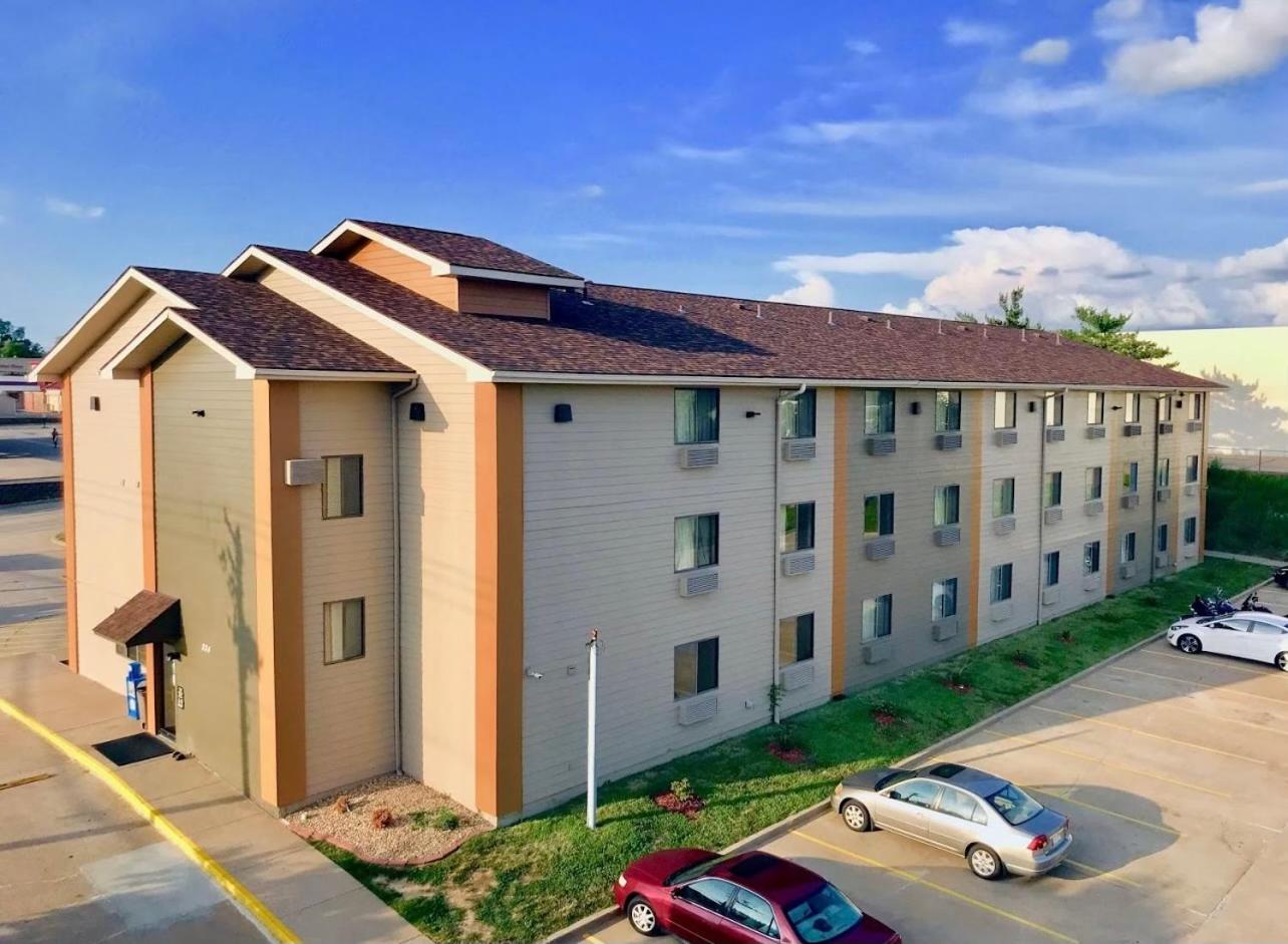 Econo Lodge Quincy 2/15