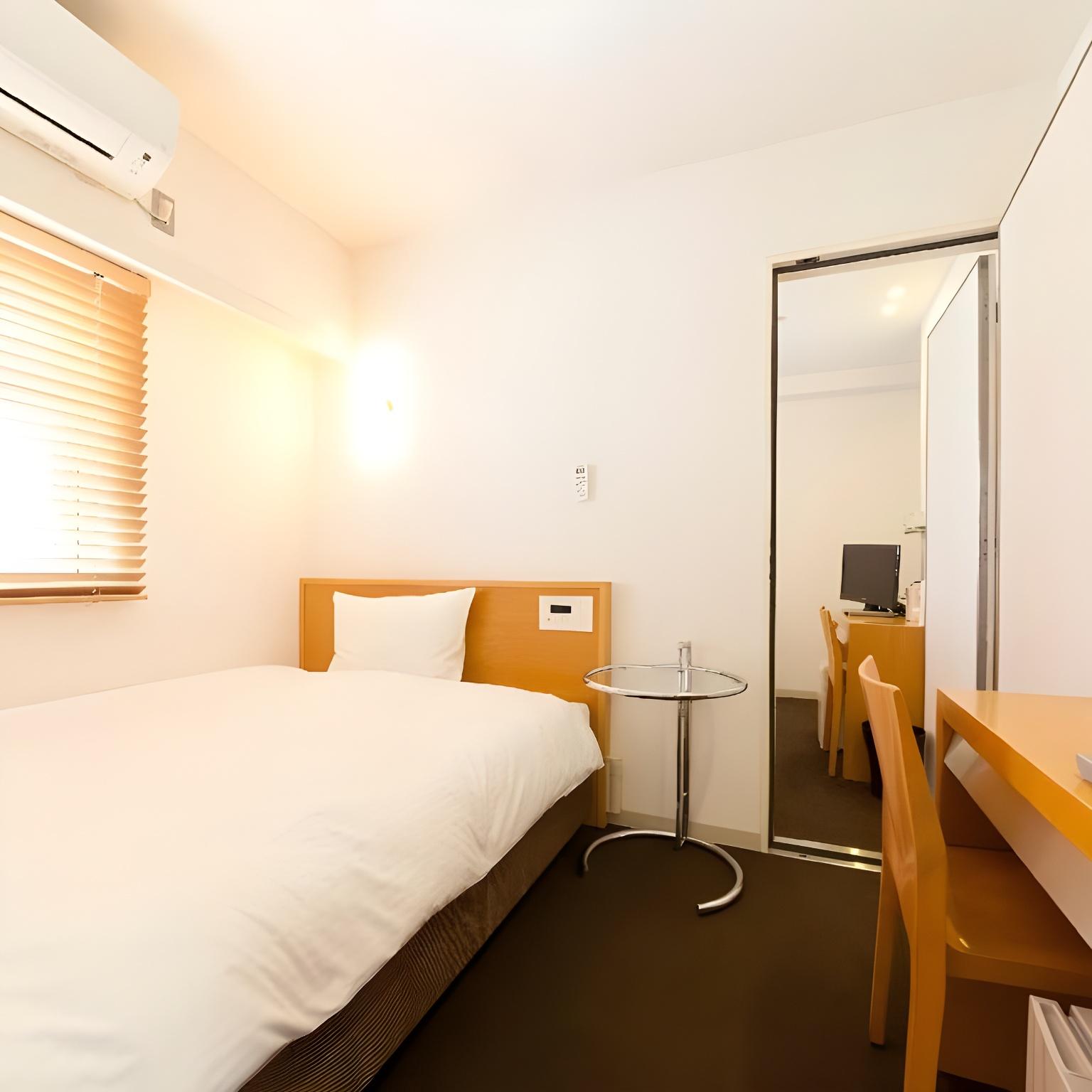 Connecting, Standard, Twin Beds
