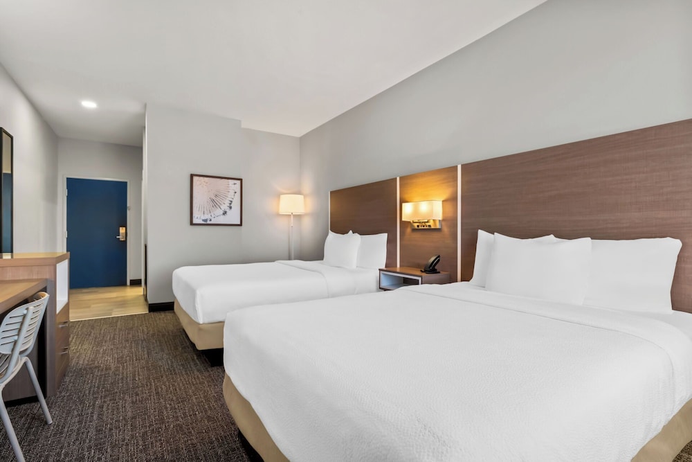 Room, 2 Queen Beds, Accessible, Spark by Hilton Catoosa Tulsa 2/10