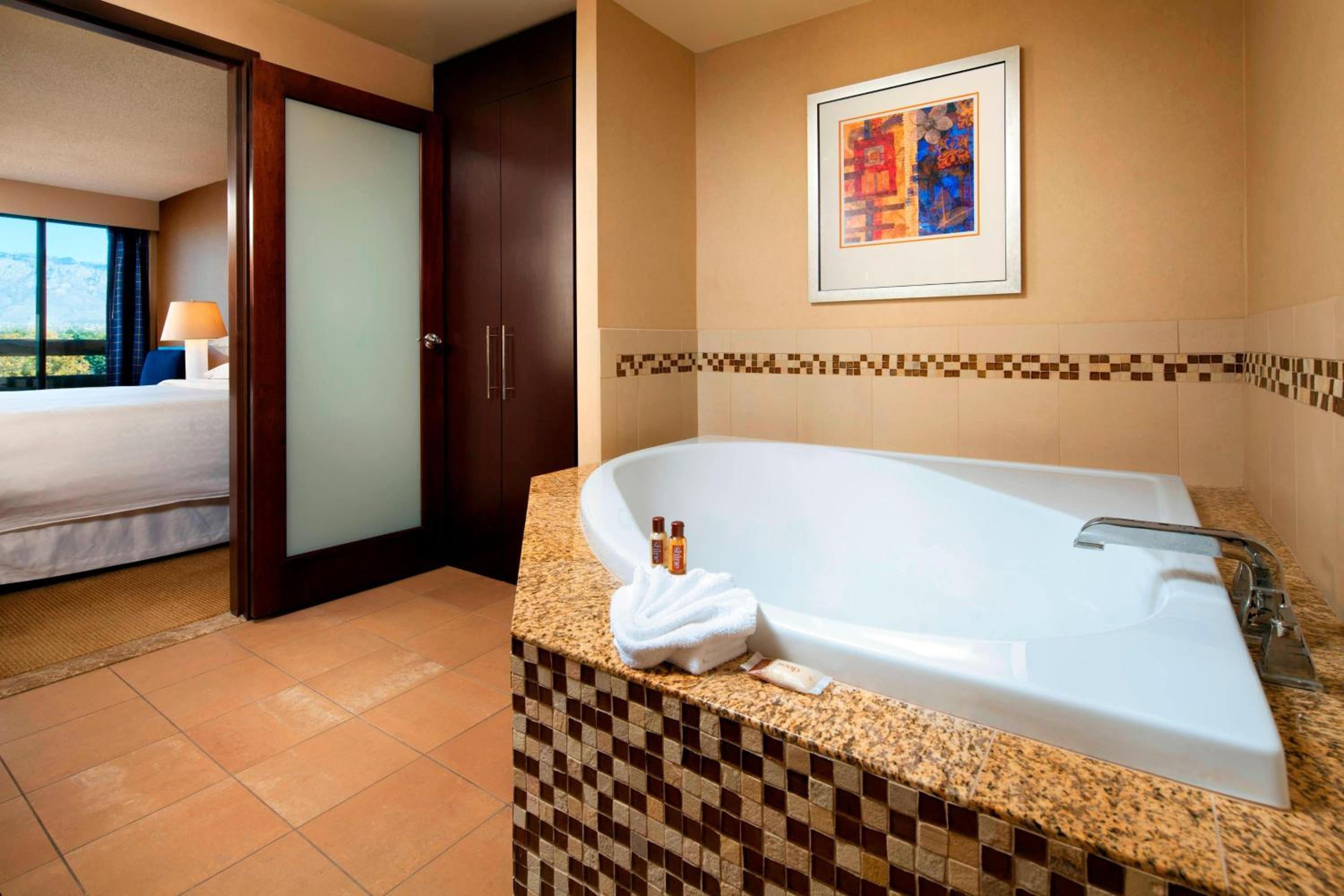 1 Bedroom, Executive, Suite, 1 King or 2 Queen Beds, Club Floor