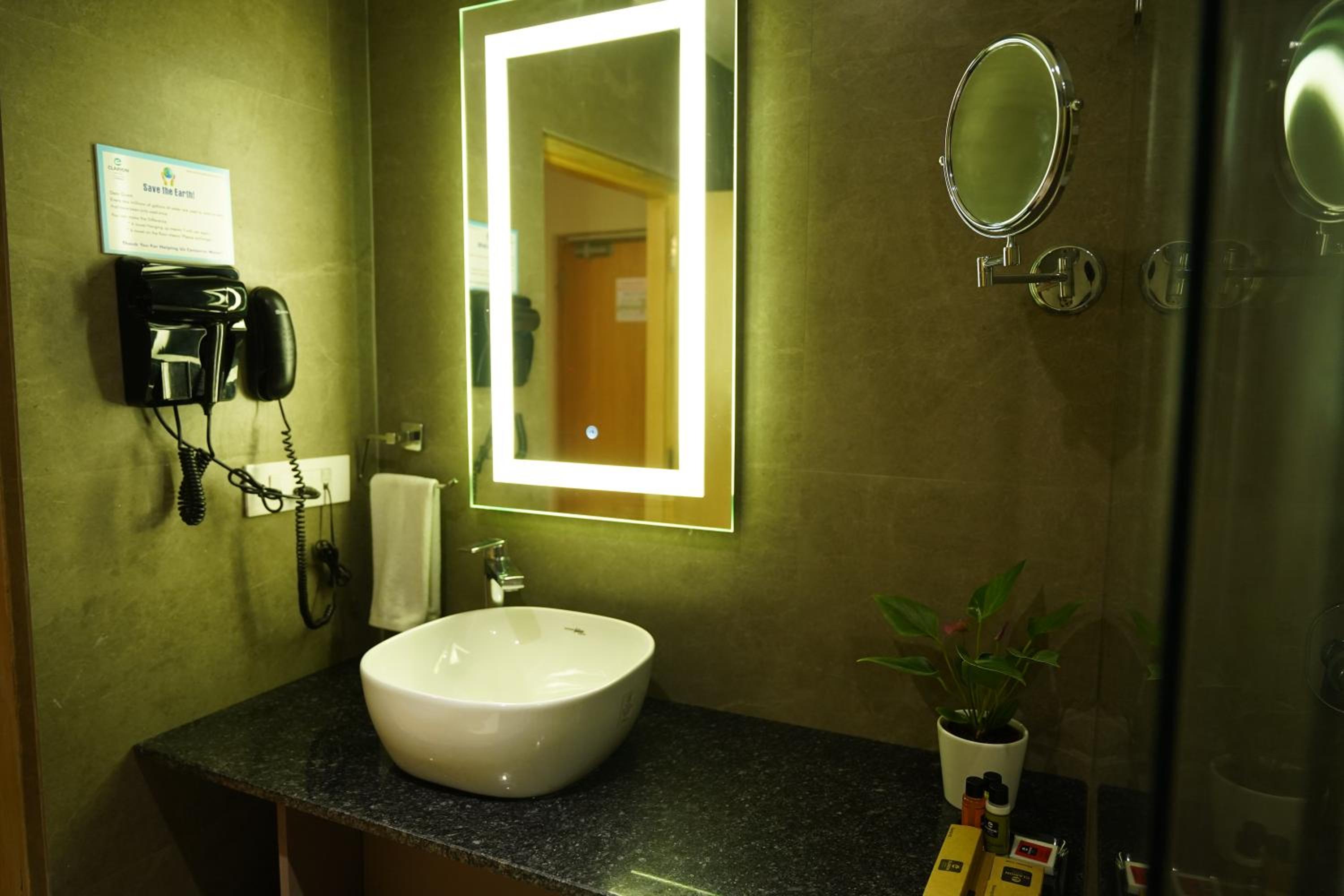 Clarion Hotel Hyderabad 34/36