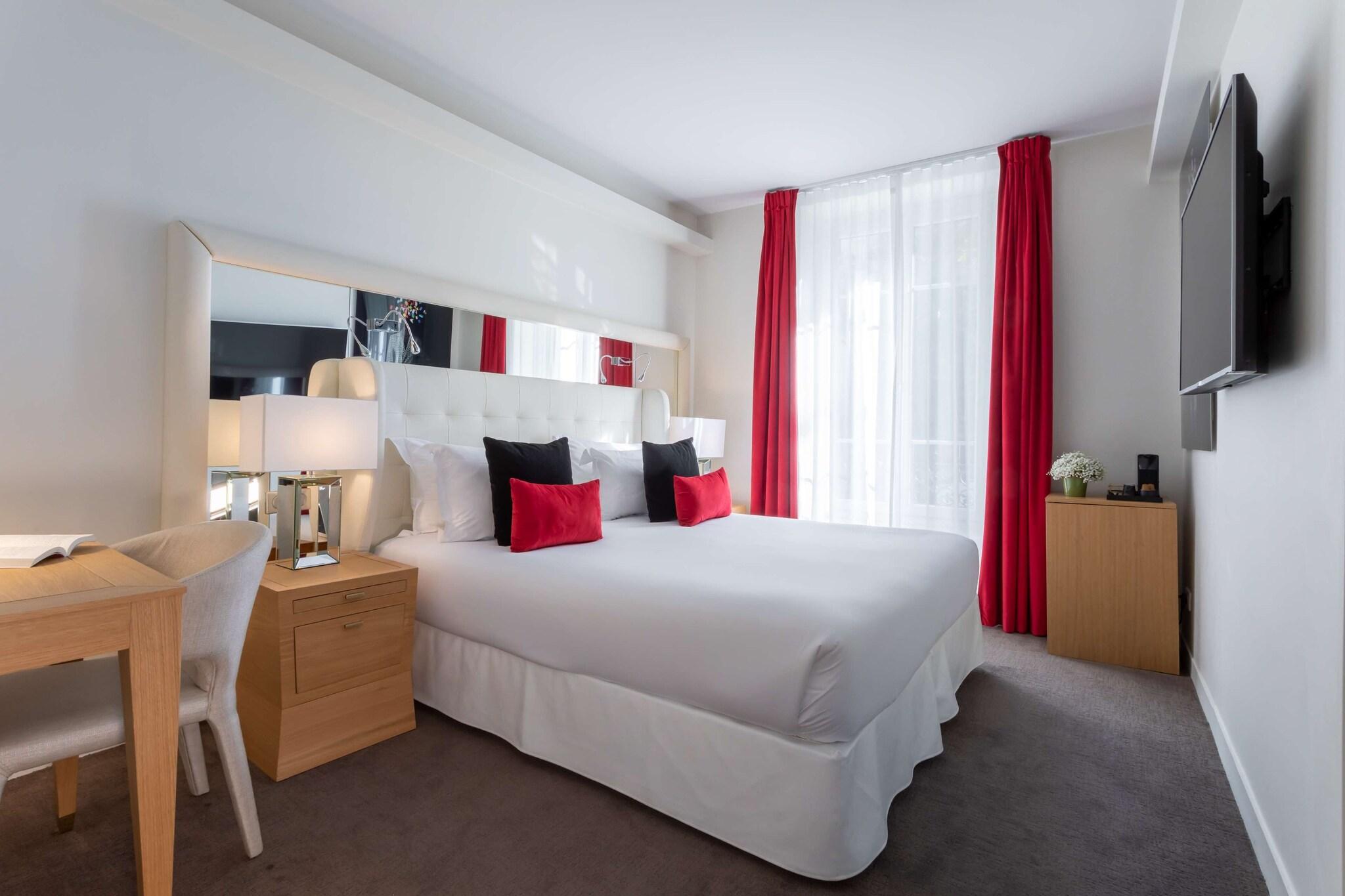 JUNIOR SUITE, KING BED, CITY VIEW