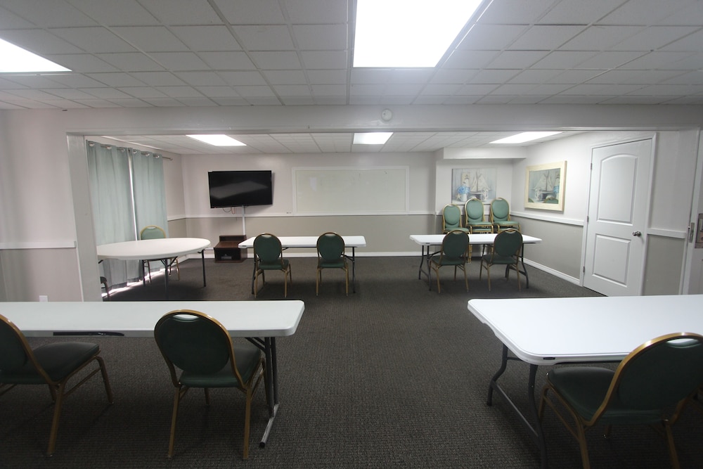 At Home Inn And Suites Pensacola 70/80