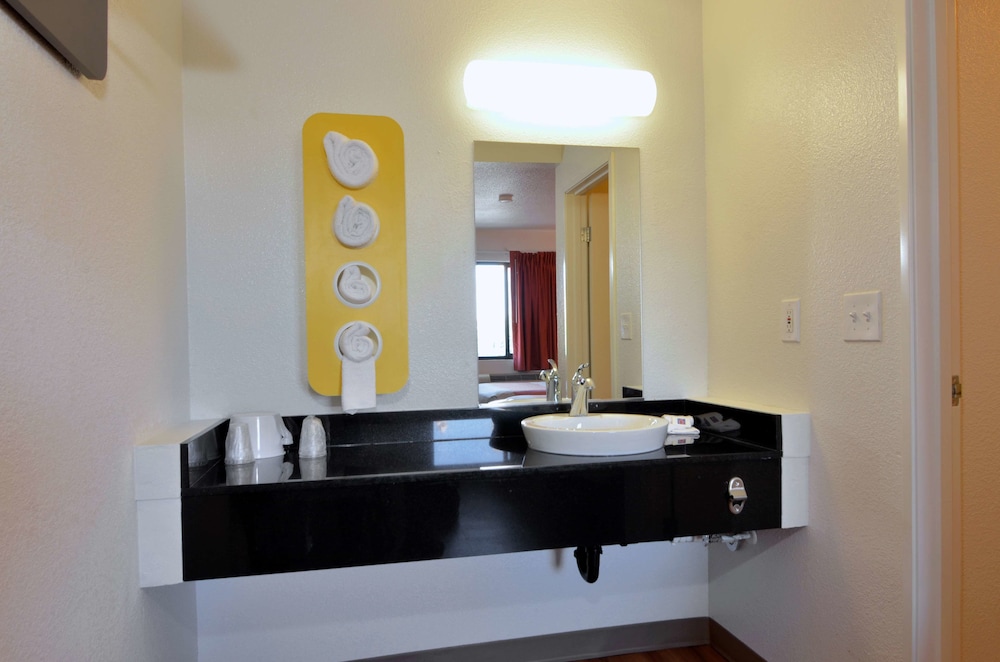 Motel6 Palm Desert, CA - Palm Springs Area 35/37
