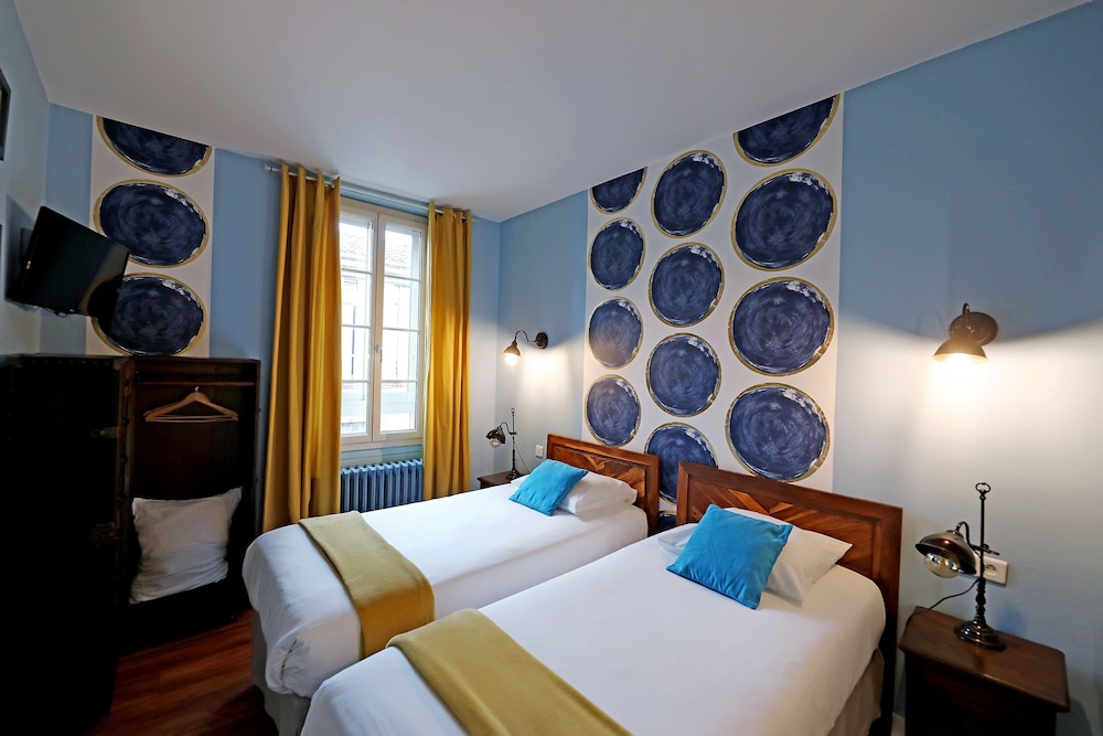 HOTEL LES PASTELIERS 19/65