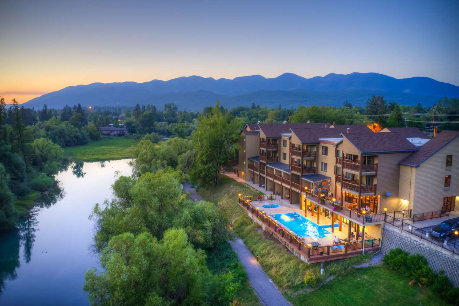 The Pine Lodge on Whitefish River 4/54