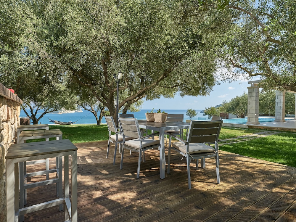 Avra Luxury Villa 40/50
