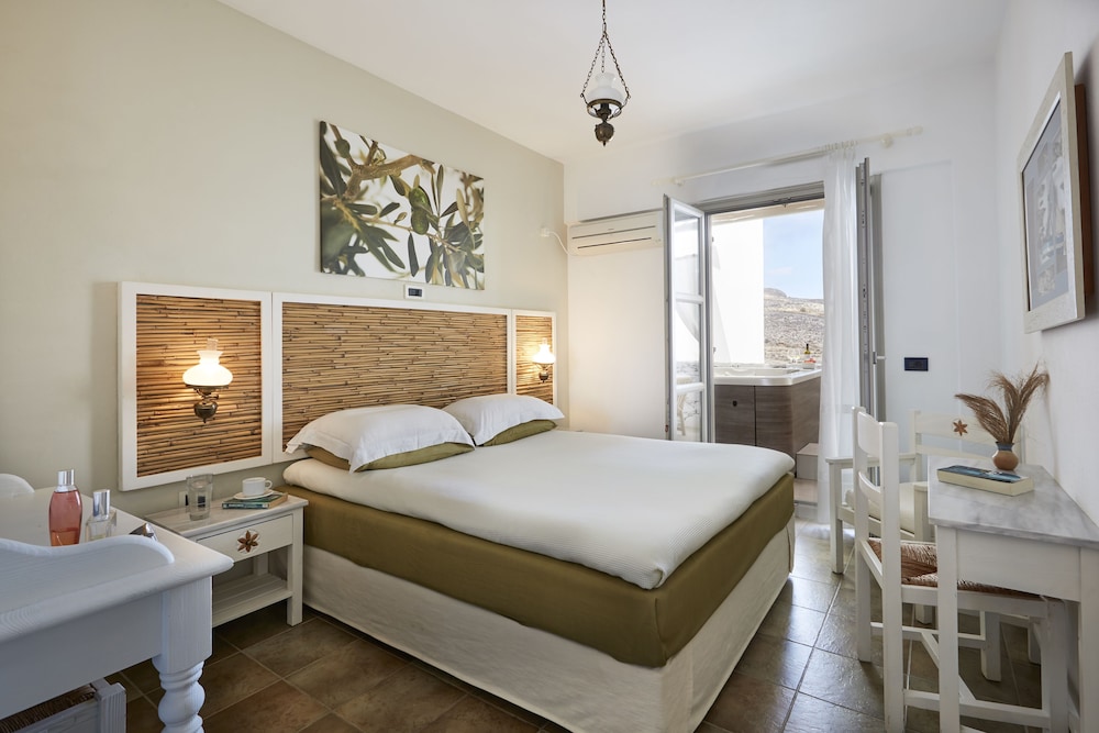Superior, Suite, Double and Twin Beds, Sea View, Outdoor Jetted Tub