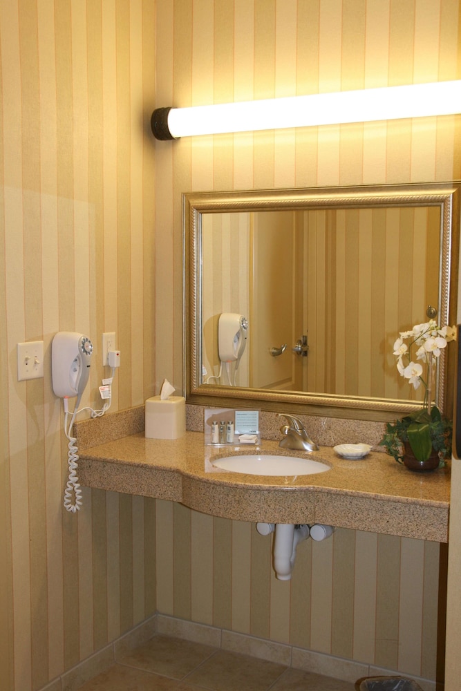 Hampton Inn Chicago Saint Charl 3/43