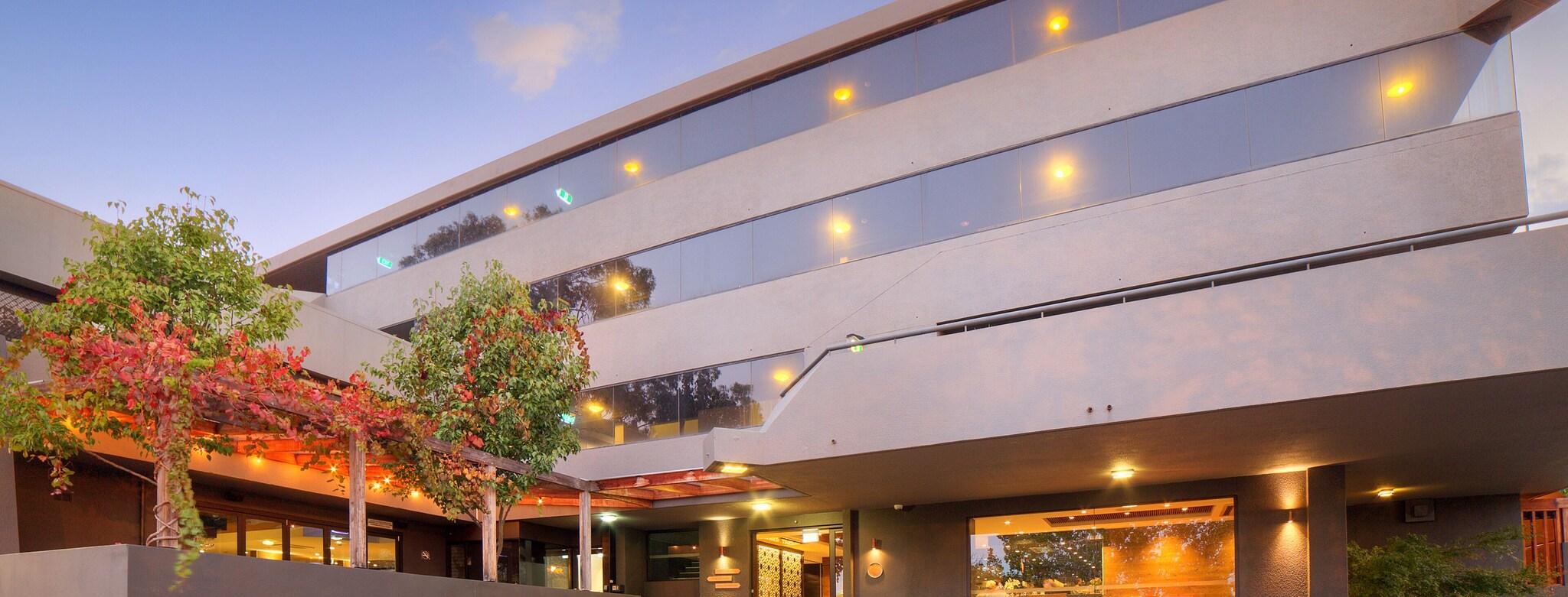Townhouse Hotel 3/38