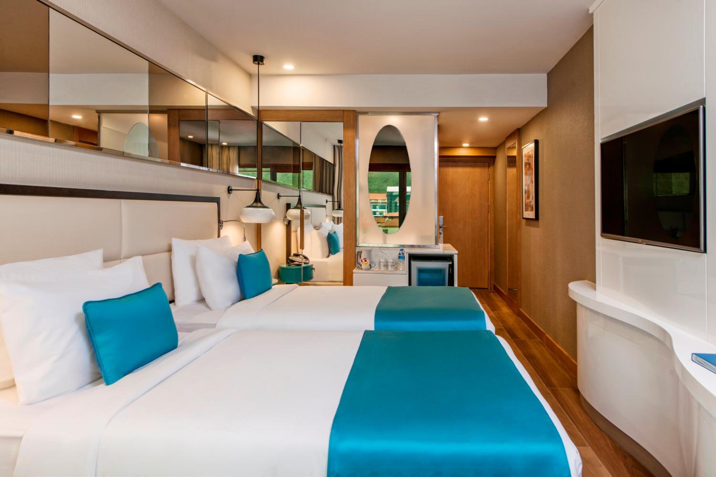 Room, Twin Beds, Side Sea View