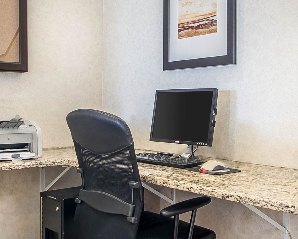 Sleep Inn Suites Green Bay Airport 30/36