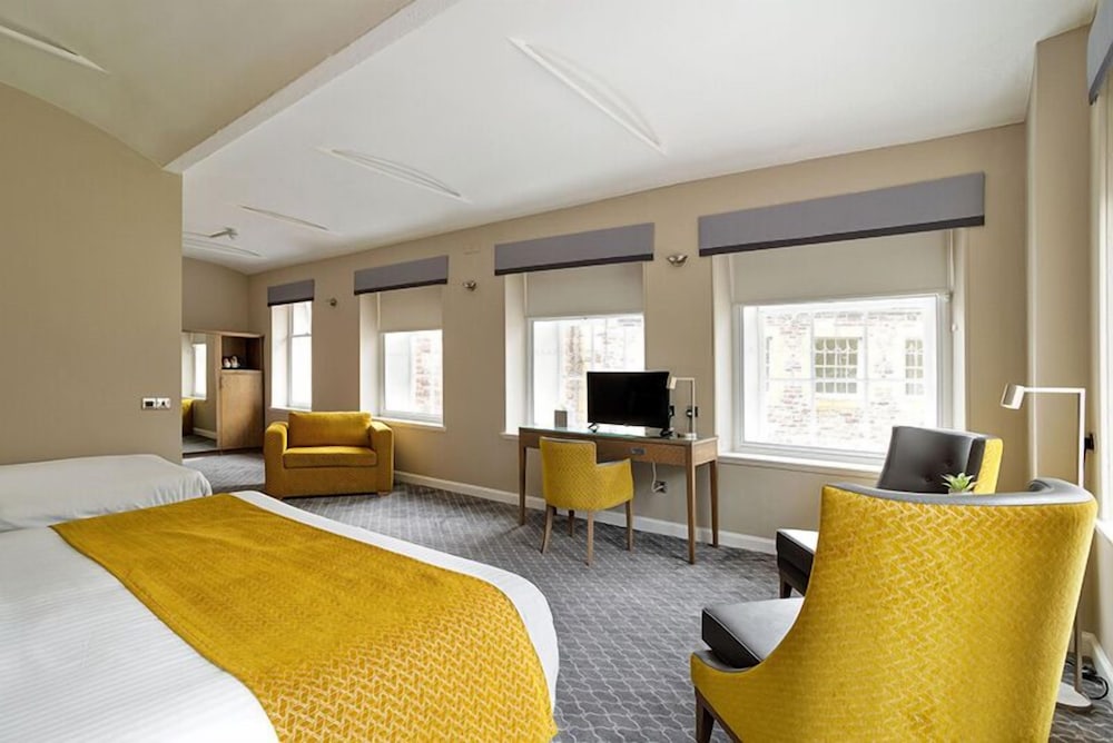 FAMILY, DOUBLE BED