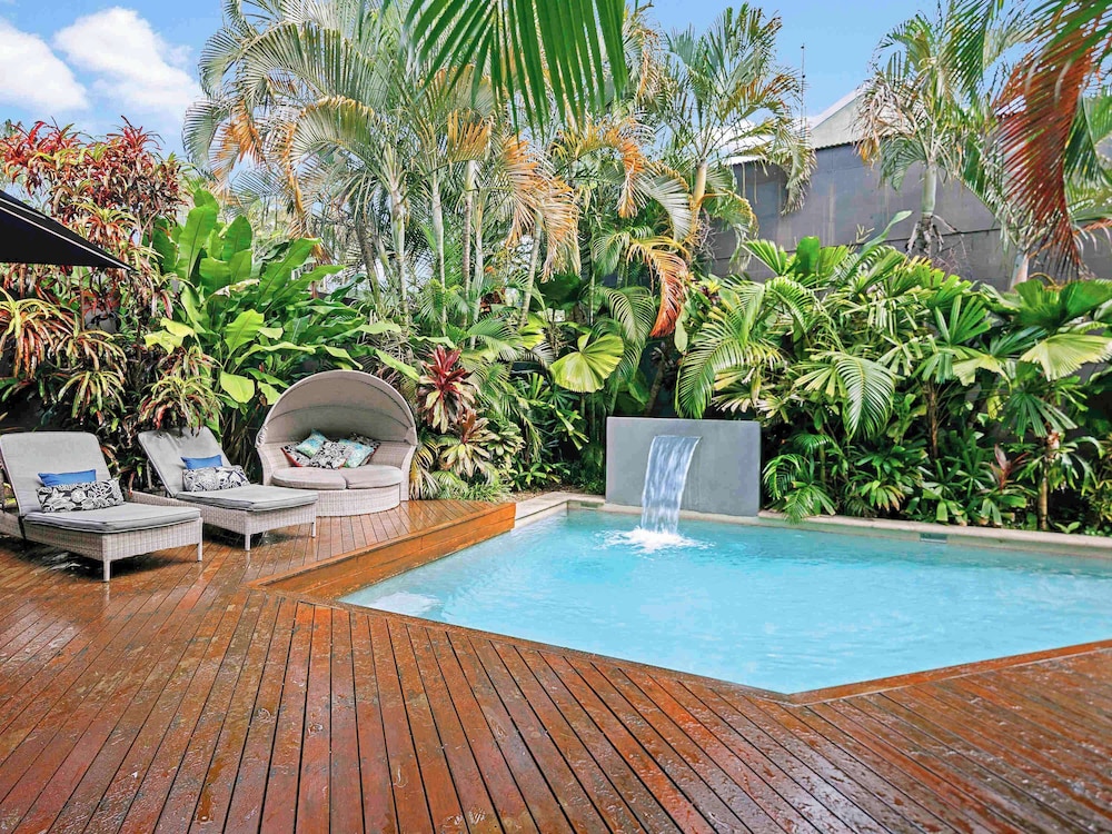 Mantra on the Inlet Port Douglas 39/50