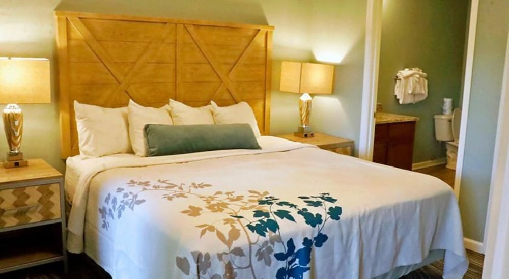 1 Bedroom, Condo, King Bed, Partial Kitchen