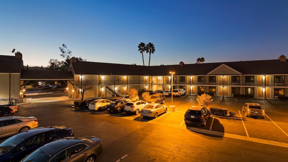 Best Western Country Inn 24/41