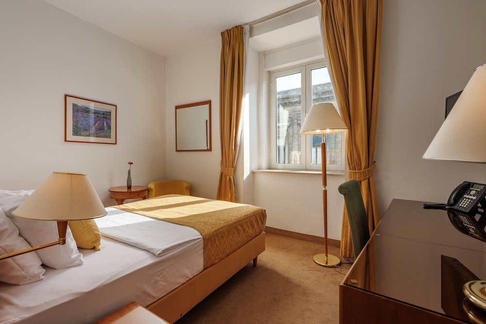 Grand Hotel Bonavia 23/74