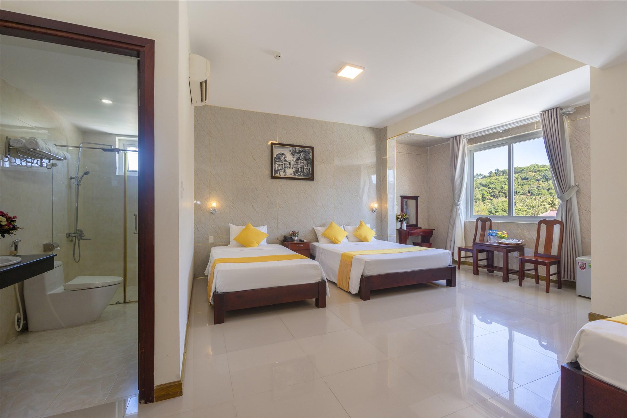 Gold Beach Hotel 18/93