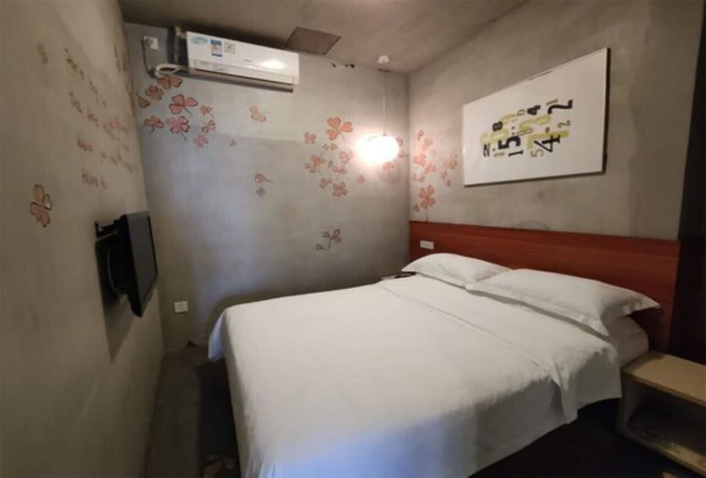 Colour Inn Shenzhen Dongmen Branch 10/66
