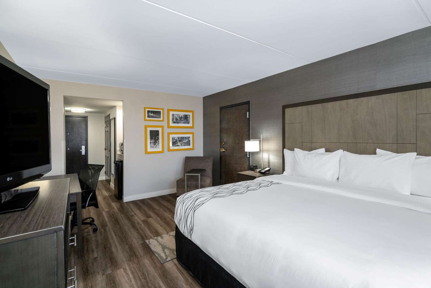 La Quinta Inn and Suites by Wyndham Raleigh Downtown North 13/47