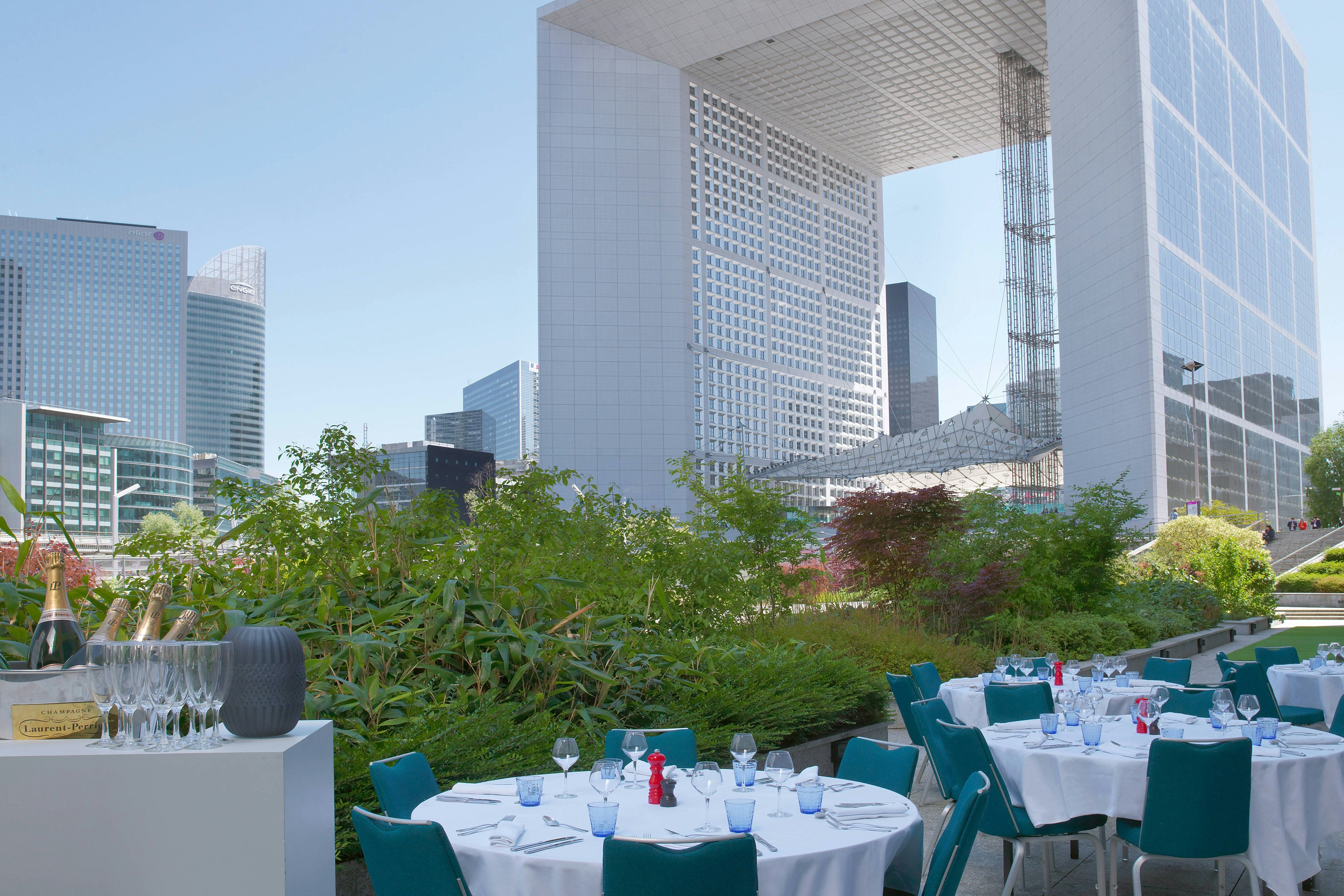 RENAISSANCE PARIS LA DEFENSE HOTEL 33/34