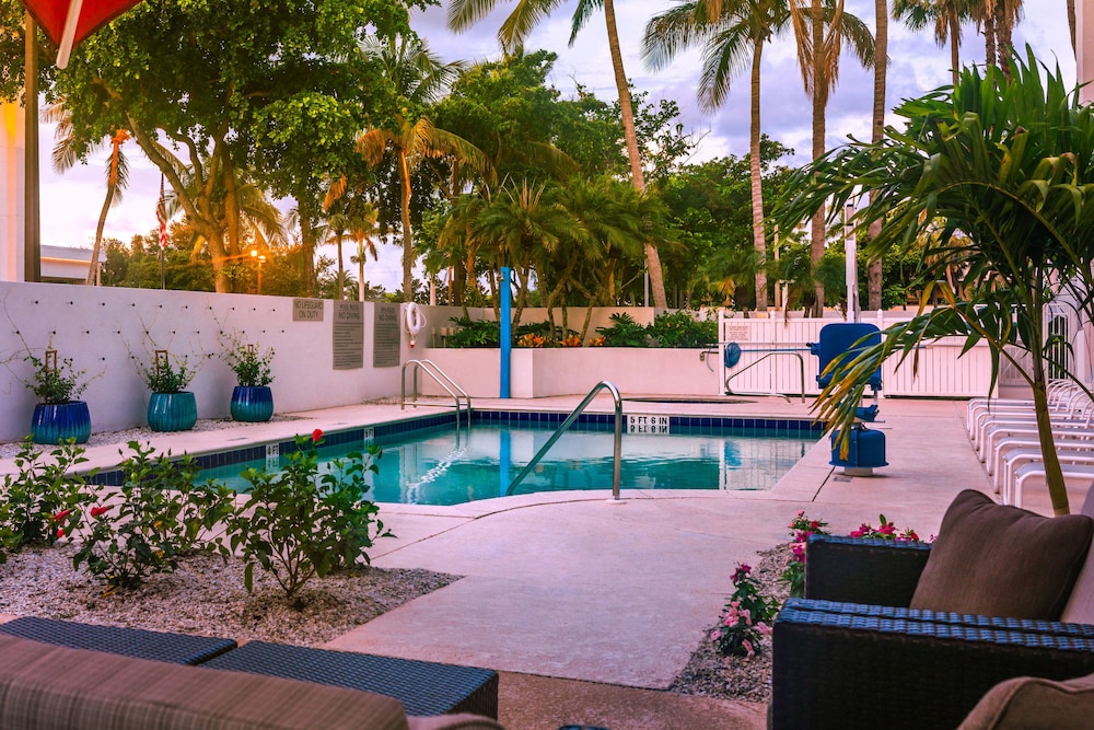 Courtyard By Marriott Naples 46/50