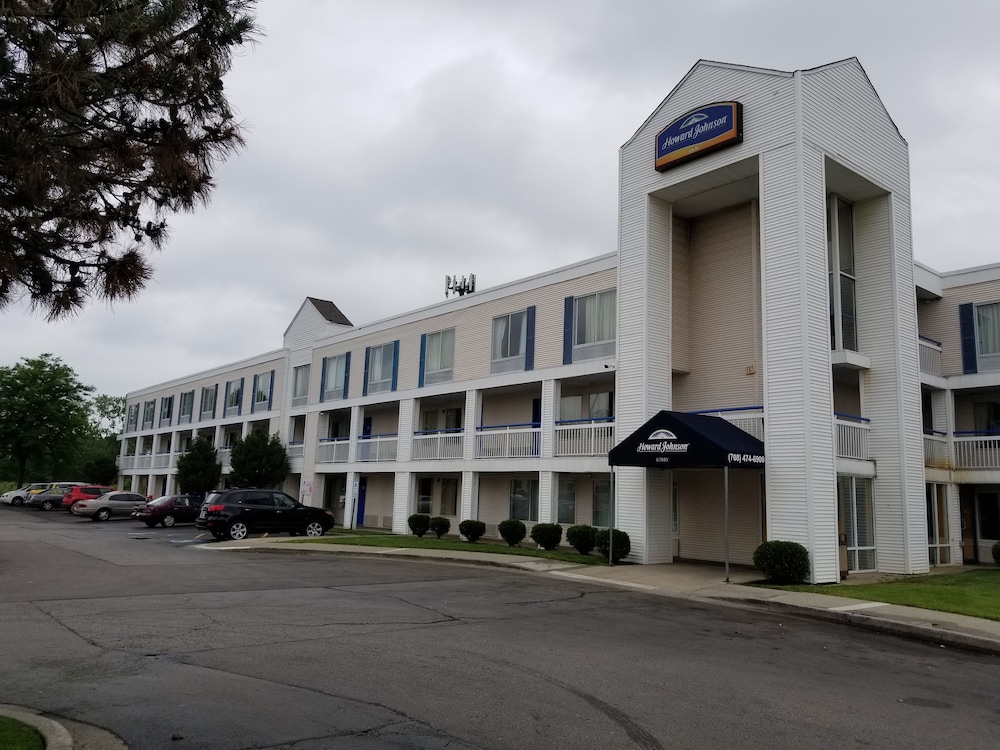OYO Travelodge by Wyndham Lansing IL 21/26