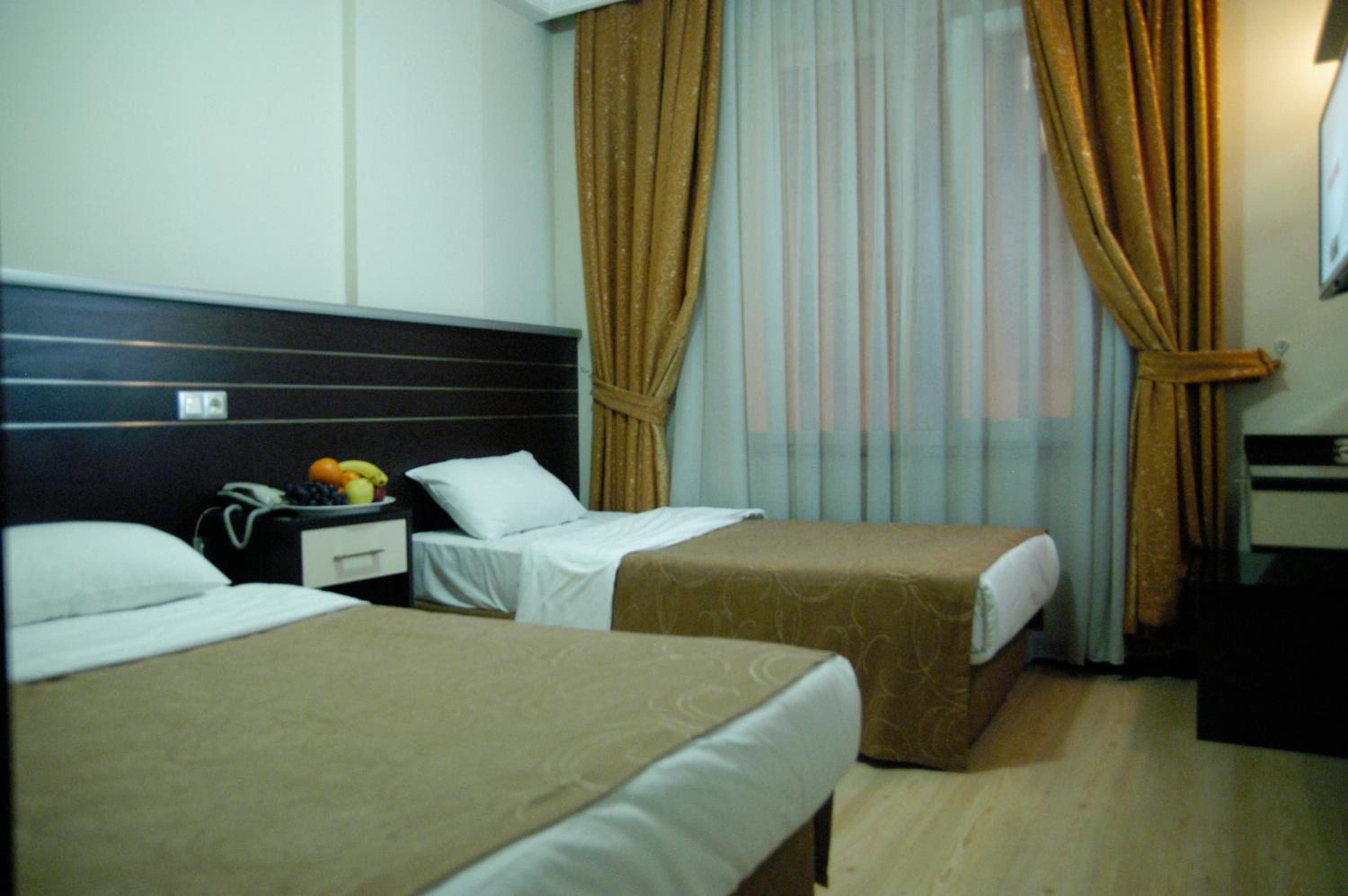 Merdan Hotel 7/48