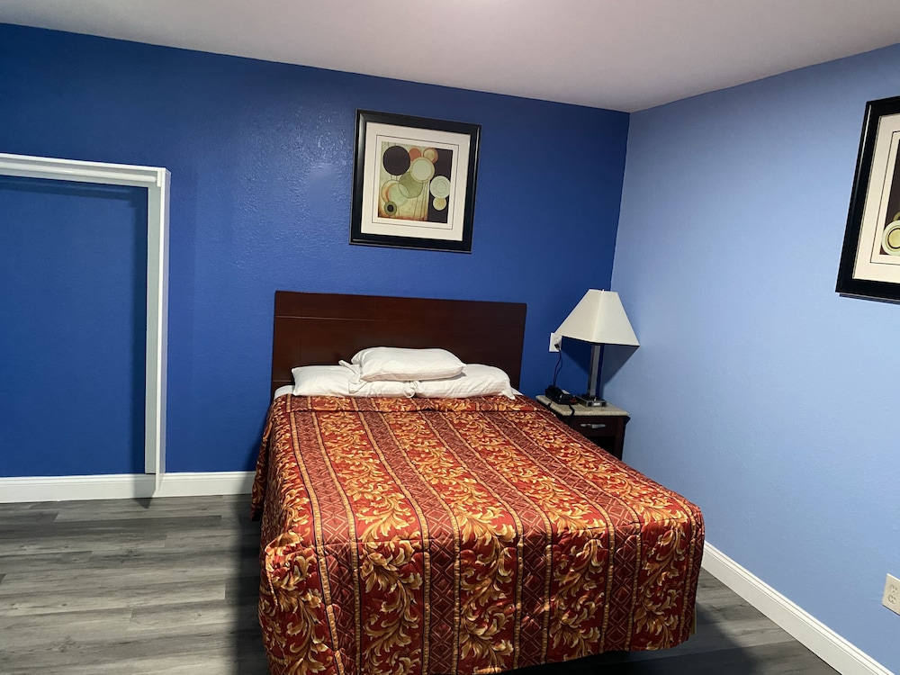 Red Carpet Inn and Suites 10/22