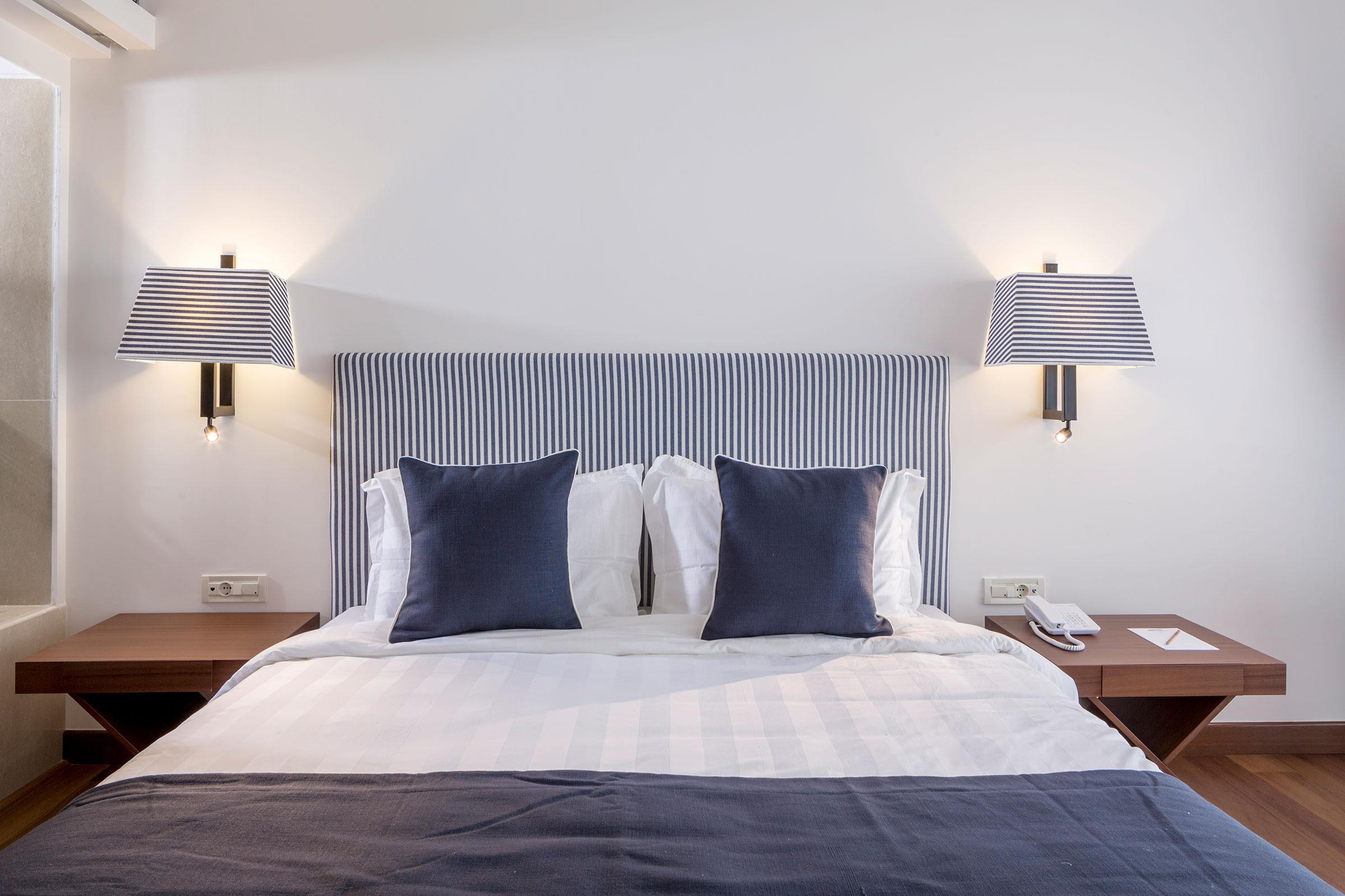 Standard, Double Bed, Side Sea View