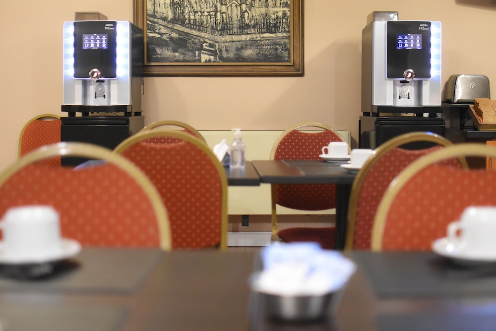 Ritz Hotel Mendoza 47/55
