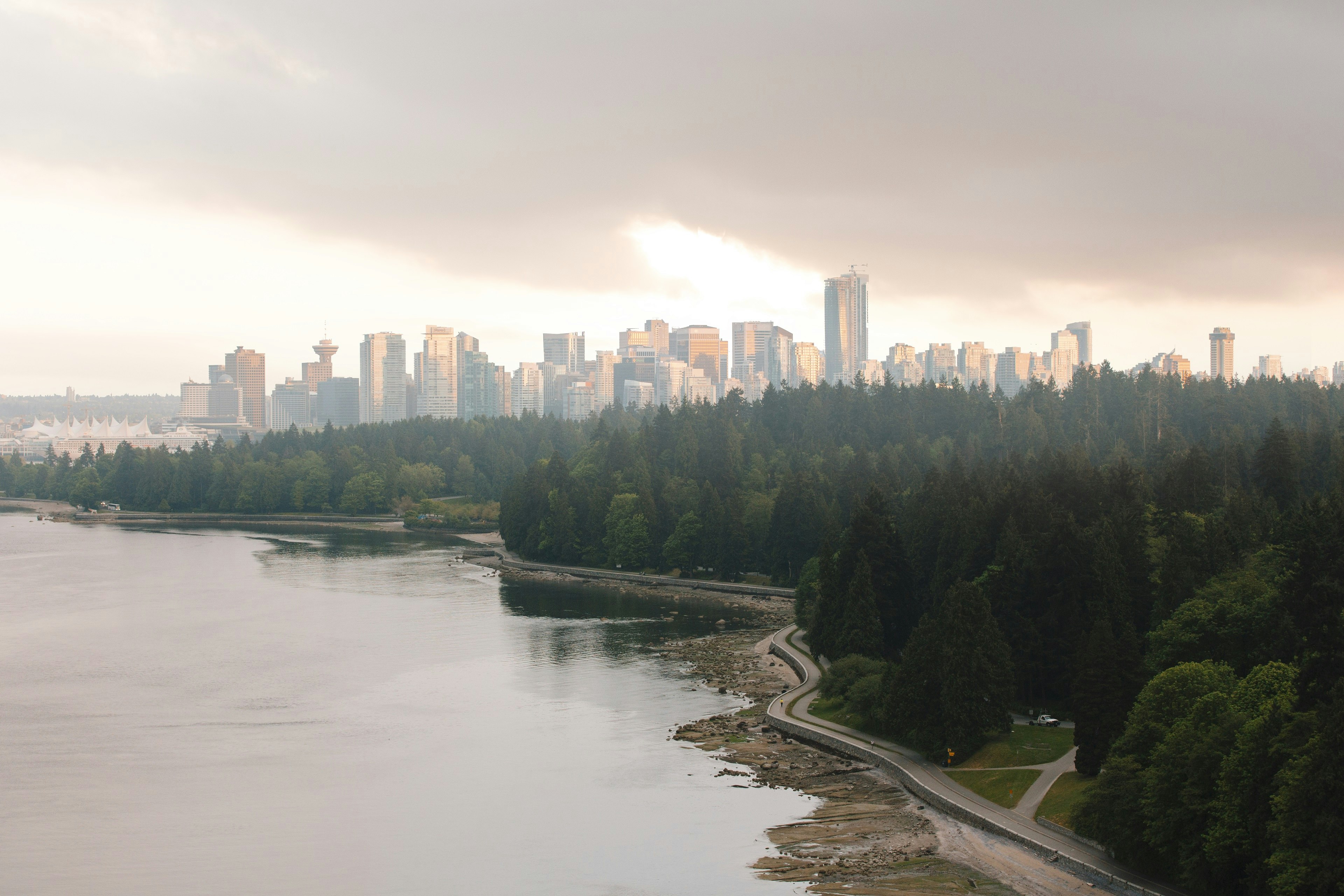 HOLIDAY INN HOTEL AND SUITES VANCOUVER DOWNTOWN 65/73