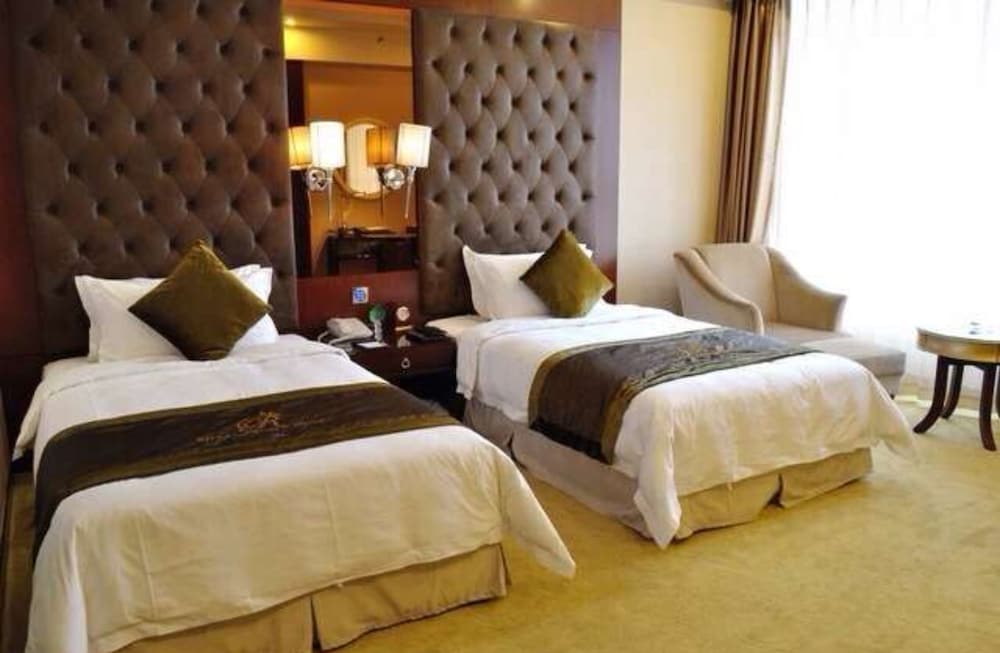Royal Prince Hotel 9/35