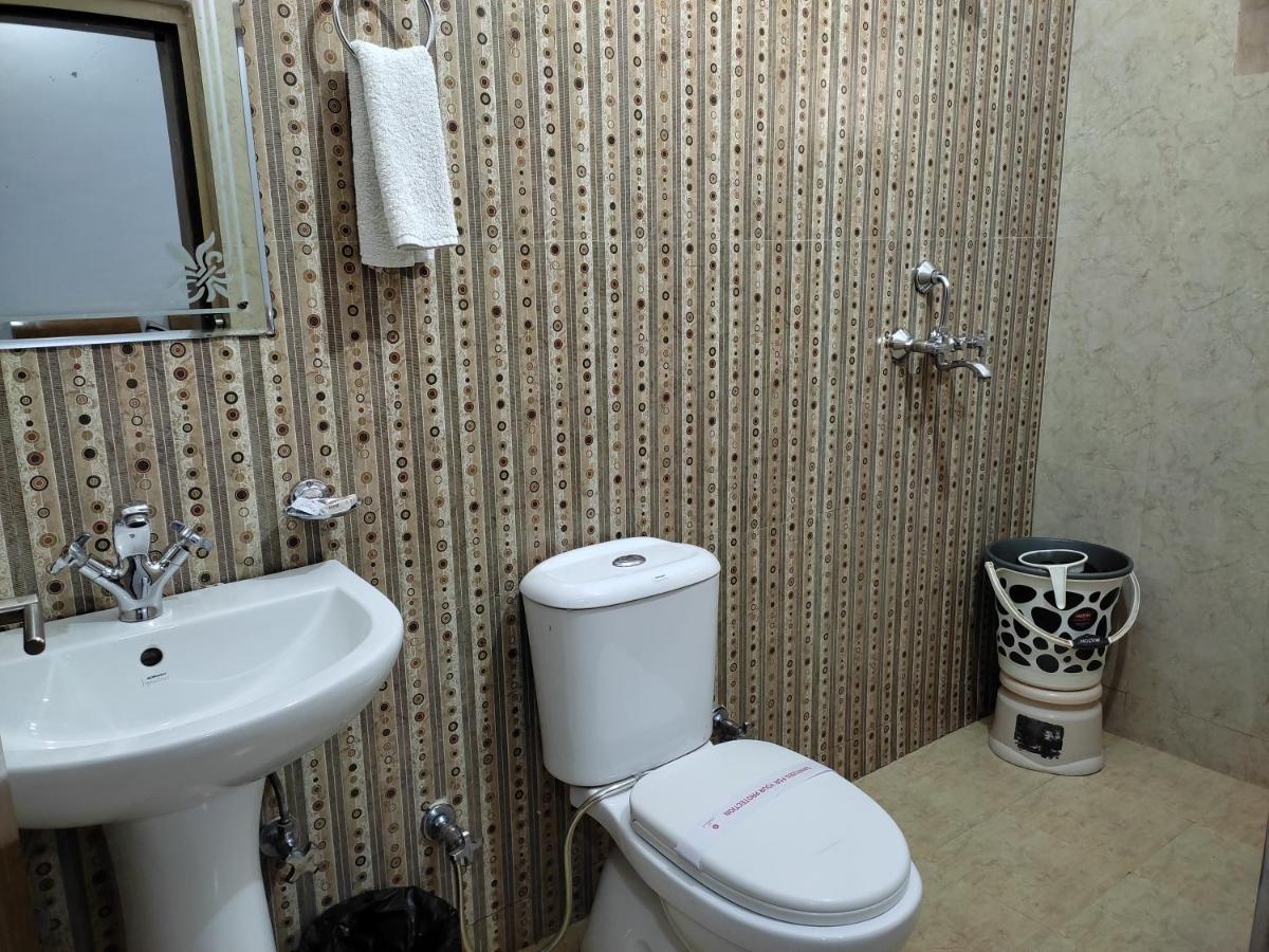 HOTEL KRISHNA JI 65/67
